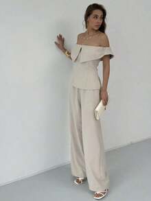 Elegante conjunto de dos piezas para mujer, compuesto por top de hombros descubiertos Bardot y pantalones wide leg de talle alto.Color sólido en tono neutro, diseño favorecedor y confortable.Perfecto para looks diarios, salidas informales y ocasiones semiformales. - Caqui - Ver 3