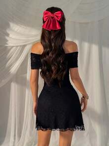 Vestido mini minimalista de hombros descubiertos para mujer, en color beige sólido.Diseño de plisados en la cintura y borde con diseño de capulina, favorecedor y elegante.Perfecto para looks casuales de diario y salidas informales. - Negro 2 - Ver 3