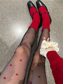 1双女士红色爱心图案缎面性感丝袜，超薄、高弹、透气，时尚百搭的透明丝袜，适合约会和派对穿着 - 彩色 - 查看 3