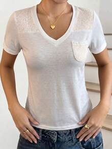 女士白色V领T恤，蕾丝口袋+肩部拼接，休闲短袖上衣 - 白色 - 查看 3