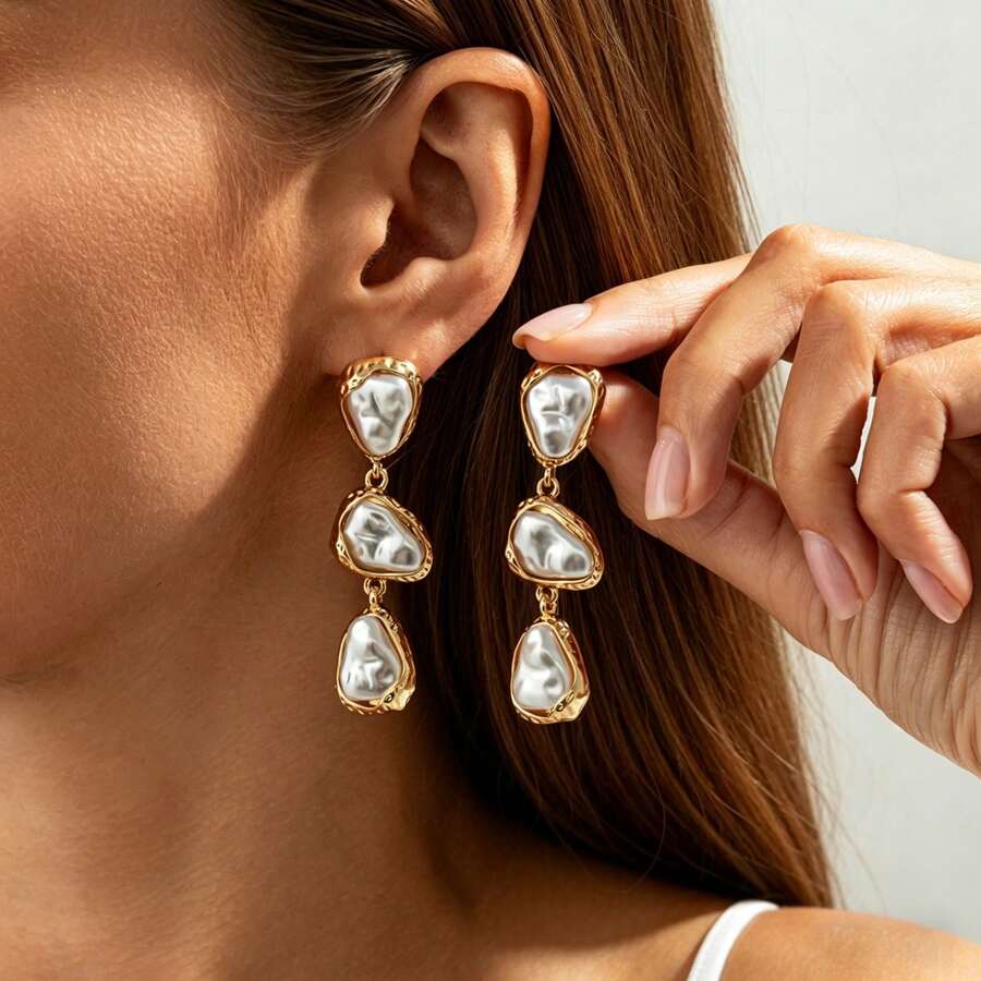 1 par de pendientes asimétricos de estilo palaciego vintage con perlas colgantes, pendientes largos de metal para mujeres, adecuados para bodas y galas [tamaño y forma de la perla asignados al azar] - pendientes de borlas de perlas - Ver 1