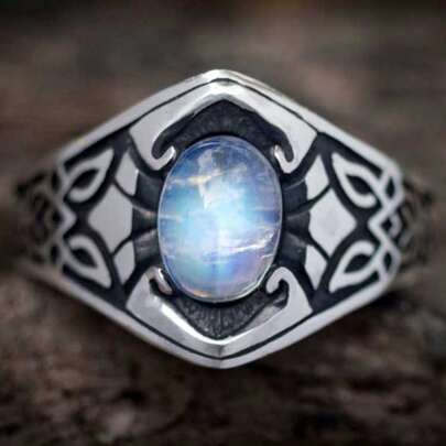 Anello da donna stile vintage con incisione floreale nera e zirconi incastonati a forma ovale