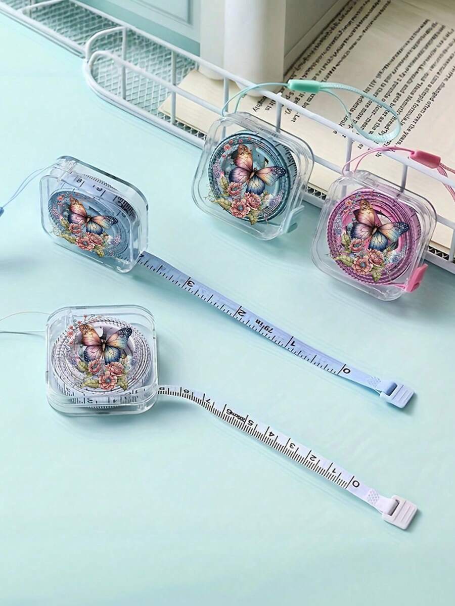2m/6ft 可愛柔軟捲尺，蝴蝶圖案，可伸縮鎖定，自動回捲，雙刻度身體測量尺，清晰 cm/inch 標記，適合裁縫、居家、腰圍、胸圍、身高測量，耐用易收納，可擦拭透明外殼附掛環，適用於身體測量、裁縫、手工 DIY，居家與旅行必備工具組