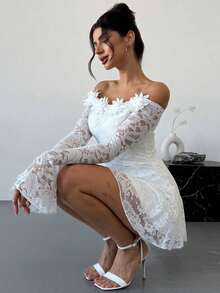 Vestido blanco elegante y romántico para mujer, con diseño de hombros descubiertos, corte entallado favorecedor y falda en A. Decorado con exquisitas flores 3D tridimensionales y detalles de encaje calado.Look delicado, elegante y romántico. - Blanco - Ver 9