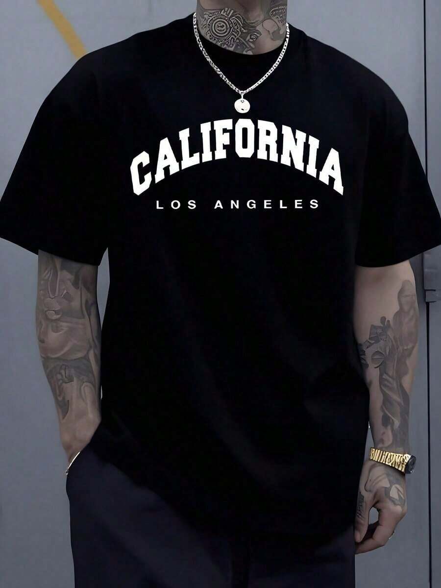 Inspired By The Urban Energy And Free Spirit Of California And Los Angeles, Conveying A Sense Of Adventure And Connection To Modern Street Culture, This Men's Plus-Size T-Shirt Is Made Of 100% High-Quality, Comfortable Cotton (II6P). - 黑色 - 查看 1