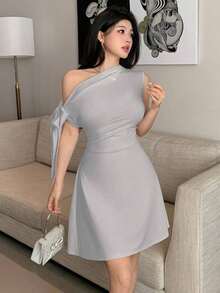 Vestido corto asimétrico elegante burdeos, diseño con lazos en hombro y pliegues en cintura, ideal para citas, fiestas y ocasiones de otoño e invierno - Gris - Ver 6