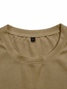 GRDR 夏季复古华夫格套装，男士休闲简约通勤白色圆领短袖抽绳短裤两件套 - 卡其色 - 查看 3