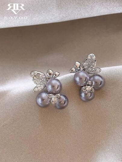 一对时尚优雅的高端仿珍珠葡萄镶嵌玻璃设计独特耳环，适合日常休闲、派对和聚会等场合佩戴，女士适用。