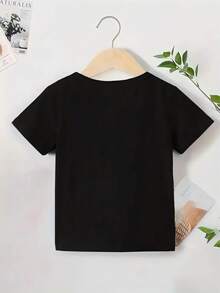 Nova Camiseta Infantil Masculina Divertida com Estampa Gráfica "Futebol", Item de Tendência da Moda Diária de Verão, Blusa de Manga Curta com Gola Redonda e Apliques, Presente de Aniversário e Festa de Feriado para Meninos - Negro - Ver 3