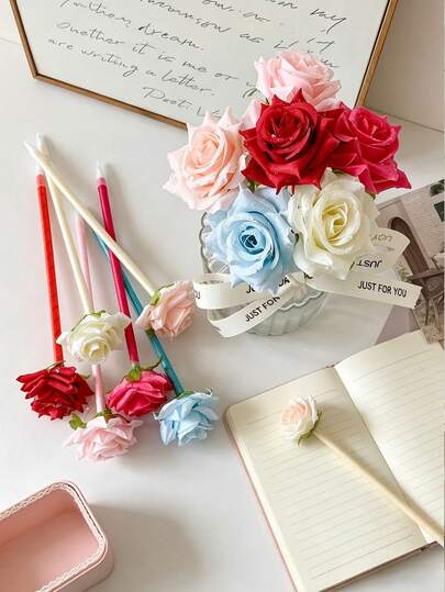1 chiếc bút bi hình hoa hồng sống động như thật - Những chiếc bút hình hoa hồng này có nhiều màu sắc khác nhau, với thiết kế trang nhã và tươi mới, rất bắt mắt. Chúng là món quà tuyệt vời dành cho giáo viên, gia đình, con gái, học sinh và nhiều người khác vào các dịp lễ, tốt nghiệp, năm học mới, sinh nhật, đám cưới, tiệc cưới, lễ kỷ niệm, kỷ niệm ngày cưới, tiệc độc thân và các dịp đặc biệt khác.