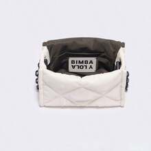 The Bimba Shoulder Bag Filled With Down And Featuring A Chain Strap Can Be Used As A Shoulder Bag Or Underarm Bag. - E - 查看 3