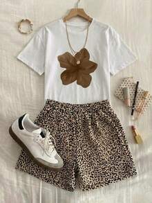 2 piezas Conjunto de top de manga corta con estampado FLOR y short animal print estampado animal para mujer- Traje de verano de dos piezas para mujer para vacaciones en la playa - Blanco - Ver 1