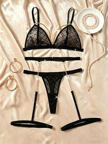 Conjunto de lencería sexy de 3 piezas con sujetador de cadena metálica, portaligas y tanga, en estilo de malla con perspectiva a cuadros negros, como regalo sorpresa para fiestas y carnavales - Negro - Ver 4