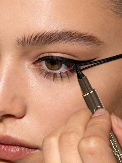 11件套多功能眼线模板套装，含1个眼线辅助工具，硅胶材质，可重复使用，防水，适用于眼线笔、眼线刷、眼线印章，快速轻松打造猫眼妆、烟熏妆等妆容效果。化妆工具套装适合初学者，包含眼影笔、眉胶、眉刷、眼影刷、梳子等。