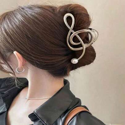 1 chiếc kẹp tóc kim loại lớn đính ngọc trai (Vết xước nhỏ là bình thường)