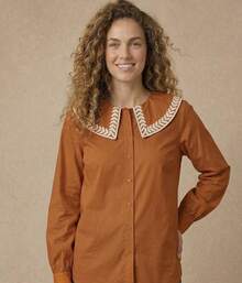 Women's Shirt With Ruff Collar/ Embroidered Detail/ Front Buttons/ Long Sleeves/ Classic Fashion S2192 2 In 1 Office - 鏽棕色 - 查看 2