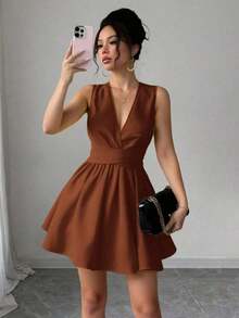 Vestido mini elegante y sexy para invitada de boda con cuello en V cruzado, sin mangas y silueta evasé, diseño versátil para conciertos, playa, fiestas, primavera/verano, con bolsillos, vestido de noche con espalda descubierta, color amarillo mantequilla - Cafetería - Ver 4