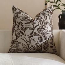 1pc Brown (No Filling) Vintage Floral Pattern Throw Pillow Cover, Fashionable Retro Comfortable Jacquard Chenille Fabric + Faux Cashmere Decorative Pillow Case, Suitable For Daily Home Decor, Sofa, Bed, Bedroom, Gifts, Holiday Decoration, All Seasons - Brown - View 14