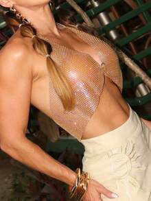 Top Halter de Piedras Brillantes Estilo Y2K - Top Corto de Fiesta con Escote Profundo y Parte Frontal Abierta - Dorado - Ver 2