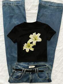 Damen Figurbetontes Kurzarm T-Shirt mit Vintage Lilien Aquarell Muster, geeignet für Y2K Cyber Girl und französischen Retro Stil - Schwarz - Übersicht 1