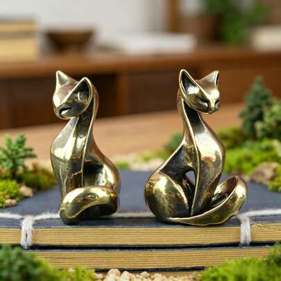 1件复古黄铜简约光滑猫咪摆件，桌面茶具宠物装饰，创意可爱动物造型小礼物
