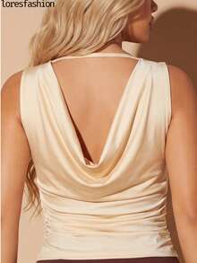 Top Blusa elegante blanca sin mangas para mujer con escote  caido drapreado y detalle metálico decorativo en los hombros top ajustado estilo sofisticado y minimalista, camiseta femenina de tela suave y elástica que realza la silueta, blusa moderna casual chic ideal para outfits de verano y primavera  top fashion para combinar con faldas, pantalones de vestir, jeans o conjuntos elegantes, prenda versatil para looks formales, casuales y de fiesta, blusa estilizada con diseño entallado que marca la cintura y resalta la figura femenina, top blanco liso con broche metálico dorado central que aporta un toque glamuroso y contemporáneo, camiseta elegante para citas, eventos, salidas nocturnas, oficina o reuniones, prenda básica premium para guardarropa femenino, top sofisticado para mujer moderna que busca estilo, elegancia y comodidad, blusa ajustada sexy pero refinada ideal para outfits aesthetic, classy, minimal, chic y moda urbana, top elegante para combinar con tacones, sandalias. tenis, - Albaricoque - Ver 2