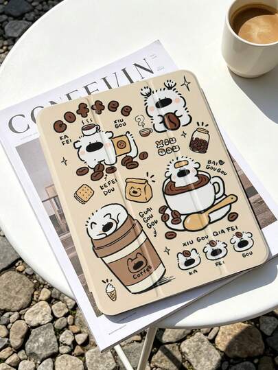 1 chiếc ốp lưng máy tính bảng họa tiết chú chó uống cà phê dễ thương, tương thích với iPad Mini4/Mini5/Mini6/Mini7/Air/Air2/9.7/10.2/10.5/Air4/Air5/10.9/Pro 11-Inch/Thế hệ thứ 10/ Air 11-In.(M2)-2024/ Pro11-In.(M4)-2024/Air 11-Inch (M3) 2025/ (A16) 11 Inch Thế hệ thứ 11 2025/ Air 8(M4)2026(11-Inch), Galaxy Tab A8 10.5 Inch 2022. Không bao gồm bút cảm ứng, có khe cắm bút cảm ứng tích hợp, chân đế gập 3 lần, bảo vệ cạnh mềm TPU, chế độ ngủ/thức từ tính, ốp lưng máy tính bảng đơn giản/sáng tạo/vui nhộn/cá tính.