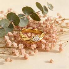 1枚不对称不锈钢锆石闭口戒指，简约优雅设计，适合日常佩戴 - 金色 - 查看 3