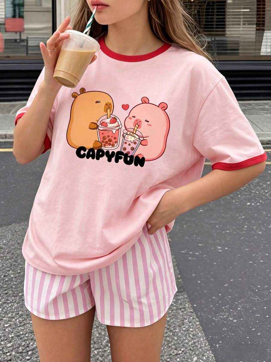 1 chiếc áo thun ngắn tay màu hồng phối tương phản in hình chuột lang nước và trà sữa cho bé gái, họa tiết hoạt hình dễ thương mới mùa hè với viền đỏ, cổ tròn dáng rộng. - Hồng - Xem 1