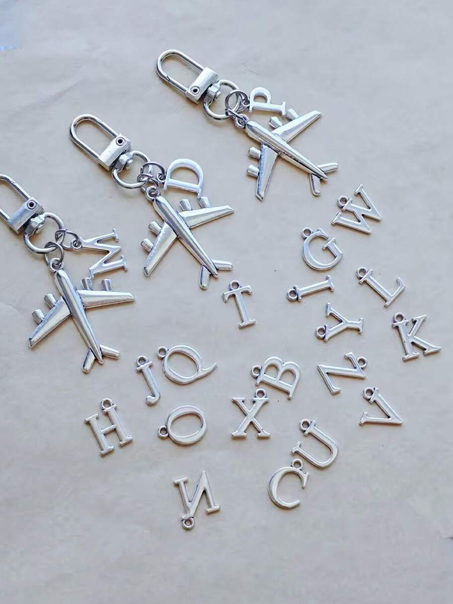 极简时尚 A-Z 字母飞机钥匙扣，金属飞机模型钥匙圈，闪亮合金包包挂件，女士手机配件，适合女士钱包，送给朋友、家人、女朋友的礼物，汽车配件，女性，女孩，母亲节，教师节，毕业季，旅行，复活节，返校季