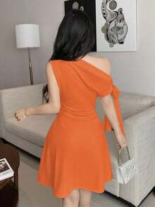 Vestido minimalista para mujer con estampado floral de tinta, hombro asimétrico con lazo, cintura ajustada - Naranja - Ver 2