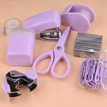 一套迷你办公用品 - 包括订书机、剪刀、起钉器、订书钉、胶带座、卷笔刀、回形针 - 小巧便携，适合圣诞节、春节、教师节、万圣节、复活节、国庆节、儿童节、生日、旅行纪念品、毕业典礼、聚会、送给年轻人、情侣、同事、朋友、孩子、同学、导师等。 - 訂書機套裝 - 查看 3