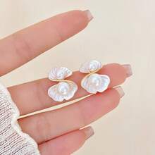 1 Pair White Shell Pearl Stud Earrings, Elegant Versatile Delicate Earrings Suitable For Women's Daily Wear - Shell Earrings - View 3