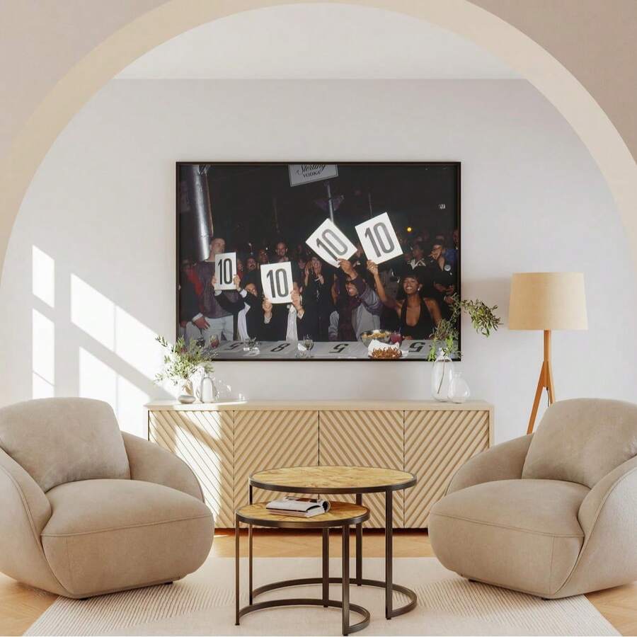 1 pezzo Stampa su tela senza cornice, foto di festa di moda vintage anni '90, cartellone stile retro nightclub con giudice che tiene in mano il cartellino del punteggio 10, decorazione da parete per bar e camera da letto, regalo di compleanno e inaugurazione casa per gli amanti della moda vintage - A - Visualizzare 1