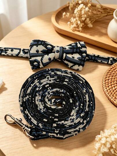 Bộ 1 vòng cổ và dây dắt thú cưng bằng polyester cao cấp, in họa tiết, có thể điều chỉnh kích thước, dây dắt huấn luyện chó/mèo bền chắc.