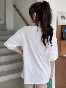 Camiseta de manga corta con estampado de letras , hombros caídos, corte holgado, Holiday 1961. El equilibrio entre el trabajo y la vida es agradable. Verano, 100% algodón. - Blanco - Ver 8