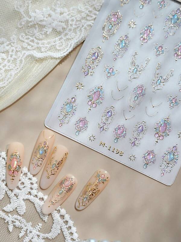 1 pieza Pegatina de arte de uñas 3D con gemas y perlas, patrón hueco dorado, autoadhesiva de un solo uso, adecuada para ocasiones elegantes y regalos
