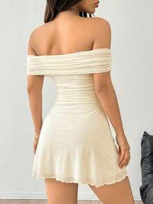 Vestido mini minimalista de hombros descubiertos para mujer, en color beige sólido.Diseño de plisados en la cintura y borde con diseño de capulina, favorecedor y elegante.Perfecto para looks casuales de diario y salidas informales. - Negro 2 - Ver 9