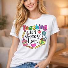 Mother's Day Set: Cotton T-Shirt With Colorful School Supplies Graphic Design For Women And Men, Unisex Casual T-Shirt For Teachers And Education Lovers! Short-Sleeved Printed T-Shirt, Casual And Elegant For Women. - 白色 - 查看 7