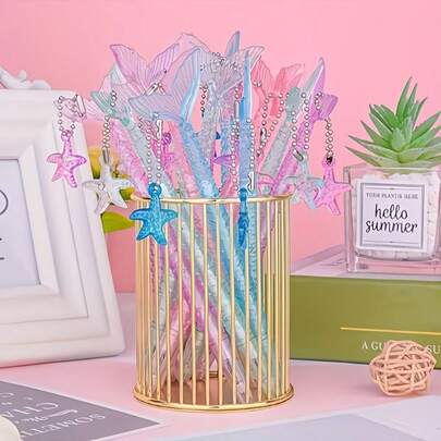 Bộ 6 bút bi gel lấp lấp lánh hình đuôi nàng tiên cá, kèm mặt dây chuyền hình sao biển, thân bút hình bầu dục bằng nhựa, nắp bấm, ngòi cỡ trung bình, mực đen 0.5mm, thích hợp cho người lớn.