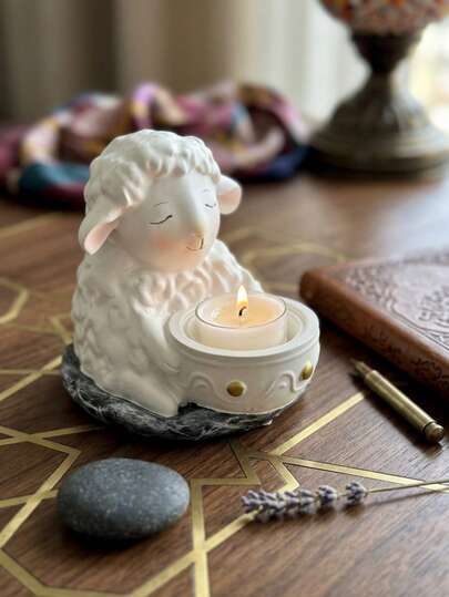 1 Set/1 pieza Soporte de vela de resina con diseño de oveja lindo, estilo Ins, difusor de aroma para decoración de escritorio en el hogar, adecuado para la decoración del ambiente de Eid Al-Adha, apto para dormitorio, sala de estar, hotel, boda, iglesia, cafetería, regalo para fiestas, decoración del hogar acogedora, decoración de mesa de comedor, regalo del Día de la Madre, uso en fiestas, comedor familiar, suministros de restaurante de alta gama, regalo de inauguración de la casa, tema de Eid Al-Adha, adecuado para decoración de fragancia del hogar para amantes de las ovejas