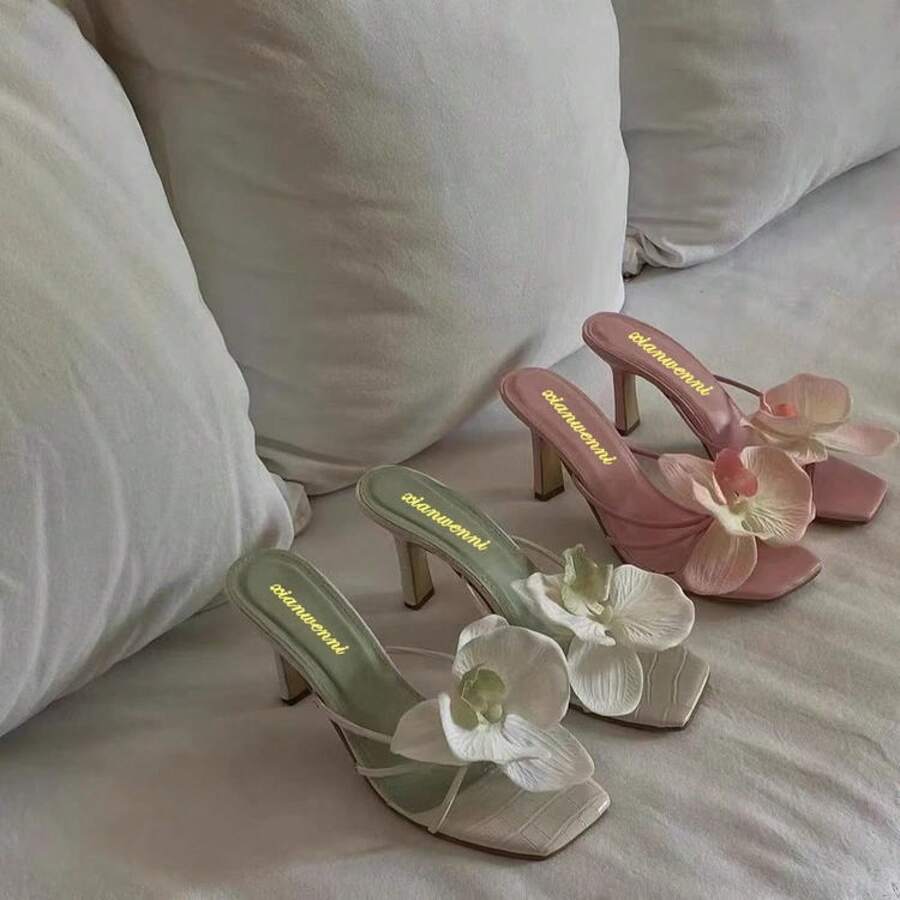 Romantic 3D Floral Sandals Women Summer Sexy Thong High Heels Kitten Heel Mules Open Toe Slip On Slides Lightweight Comfortable Non Slip Footwear Outdoor Walking Shoes Casual All Match Fashionable Vacation Essentials Cruise Wear Wedding Guest Slippers  Boho Aesthetic Breathable Soft Sole High Sandals Summer Fashion Indoor Outdoor Use Pool Slides Water Resistant Durable Material Stylish Summer Party Sandals Wide Width Friendly Comfortable Daily Wear Slides Chic Flower Design Sandals Designer Style Summer Heels Lightweight Travel Gear Fashionable Open Toe Slippers Gift For Friend Sister Mother  Summer Collection Beach Party Essentials Flower Sandals Floral Applique High Heel Flip Flops Comfort Walking Shoes Romantic Vacation Style Sandal Set Breathable Soft Stiletto Slippers Casual Outdoor Slides Anti Chafing Slides Elegant Footwear Women High Heels Dressy Sandals For Summer Brunch Outfits Garden Wedding Shoes Feminine Style Slides High Quality Material Comfort Shoes Big Flow - 酒紅色升級版 - 查看 1