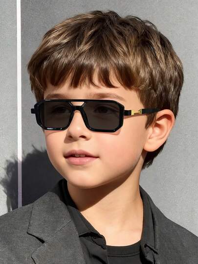1 pieza Gafas de moda de aviador para niños y niñas de 4 a 7 años, con marco de policarbonato de unicolor, lentes suaves con tinte, decoraciones en las patillas, estilo casual adecuado para exteriores y playa, con estuche de gafas