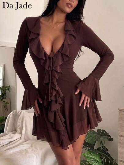 Da Jade Robe mini élégante et sexy couleur chocolat à manches longues, avec volants, col V, manches évasées, ourlet en tulle transparent. Convient pour les invités de mariage, les fêtes, les sorties, les vacances, le printemps/été, la robe de luxe décontractée pour le Ramadan 2026