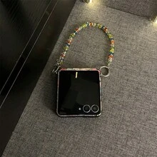 Capa para celular com estampa metalizada de flores coloridas, laço com glitter e miçangas. Compatível com Samsung Galaxy ZFlip7, Z Flip6, ZFlip 5, Zflip6 e Zflip5. Capa traseira resistente a impactos. - Vermelho e azul - Ver 8
