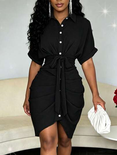 Vestido camisa de mujer con cuello, manga corta y abotonado, vestido mini negro ajustado con cintura fruncida y lazo, elegante vestido negro para el trabajo, salidas nocturnas y ocasiones especiales de verano