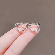 1 pieza Mini broche elegante y minimalista con gafas brillantes, diseño encantador, accesorio de moda versátil - 1 blanco - Ver 1