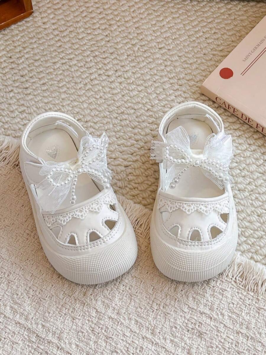 Soft White Hollow Floral Hook And Loop Sandals For Girls, Princess Style, Breathable Closed Toe Design, Lightweight Soft Sole For Comfortable Wear - Beige - View 1