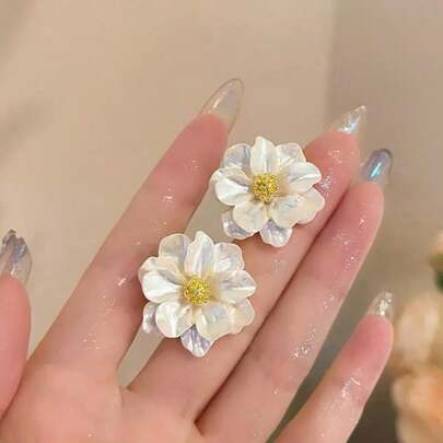 1 Đôi bông tai hoa trắng thanh lịch dành cho nữ