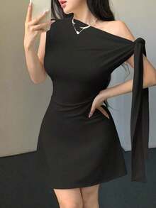 Vestido minimalista para mujer con estampado floral de tinta, hombro asimétrico con lazo, cintura ajustada - Negro 2 - Ver 8